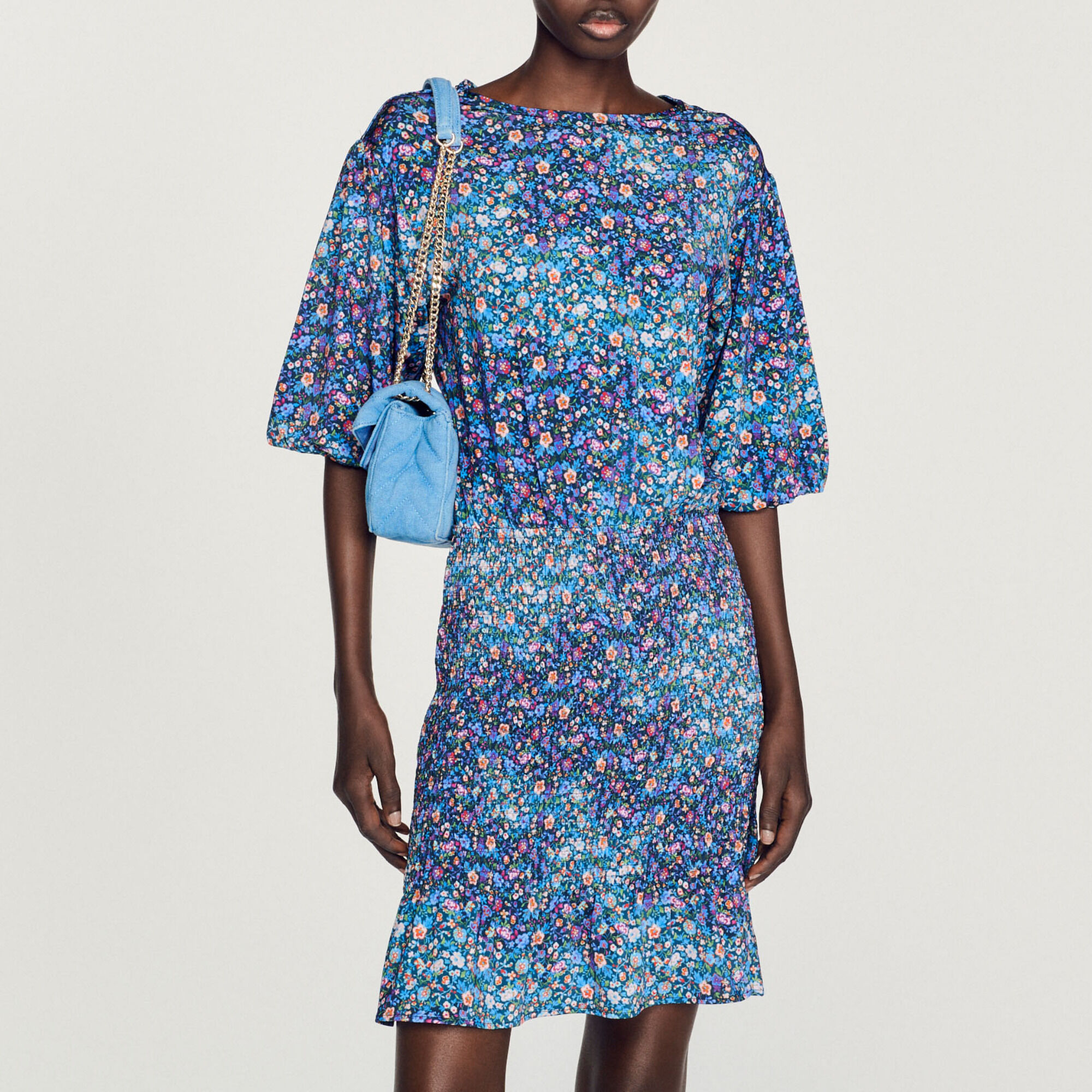 Kurzes Kleid mit Blumenprint