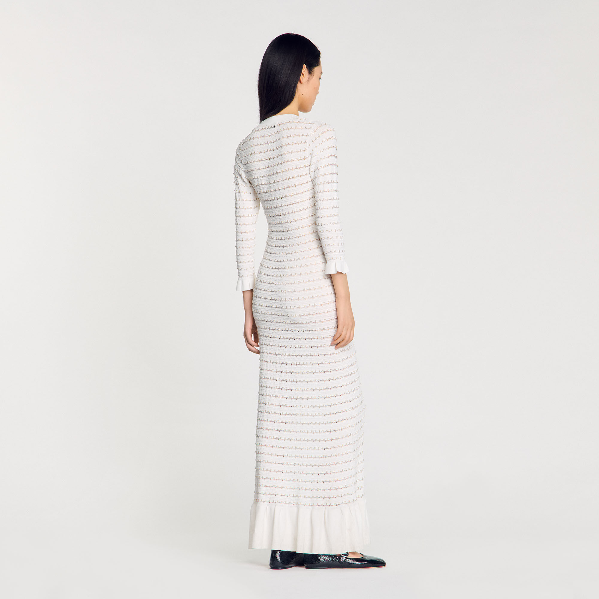 Langes Kleid mit Perlen