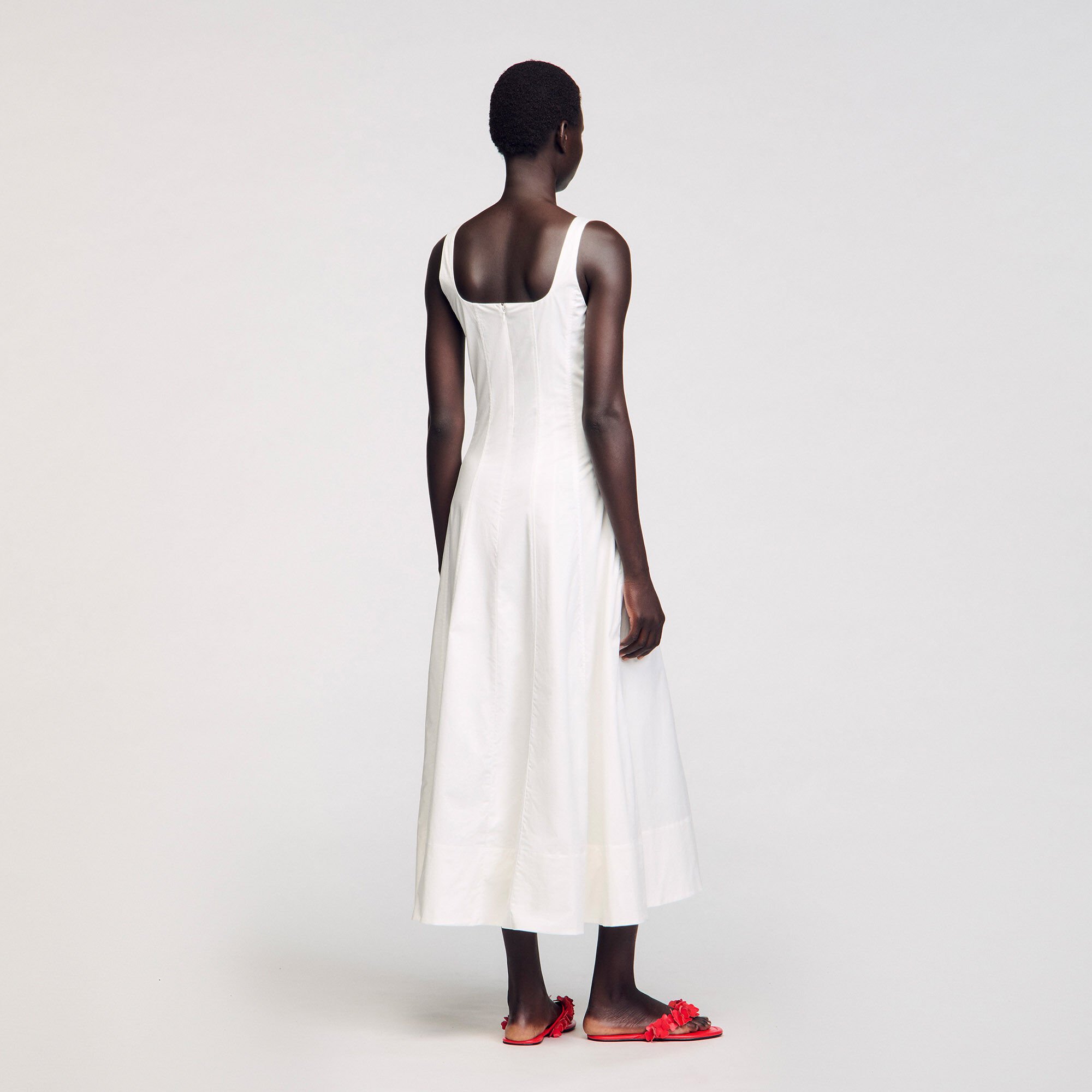 Langes ausgestelltes Kleid