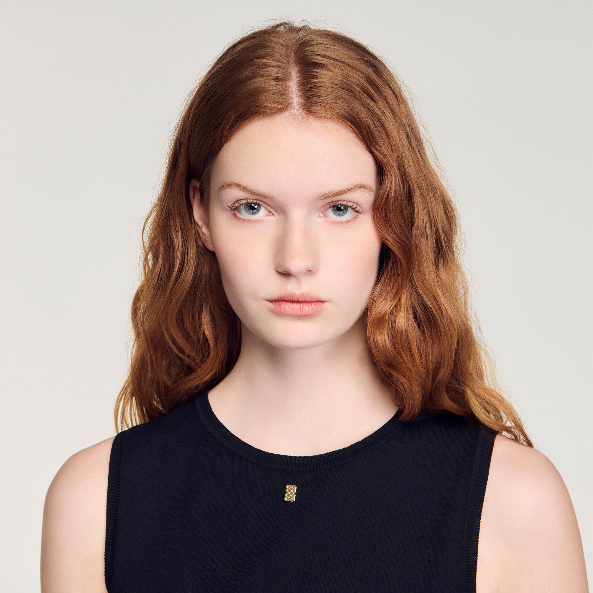 Kurzer Strickpullover ohne &Auml;rmel