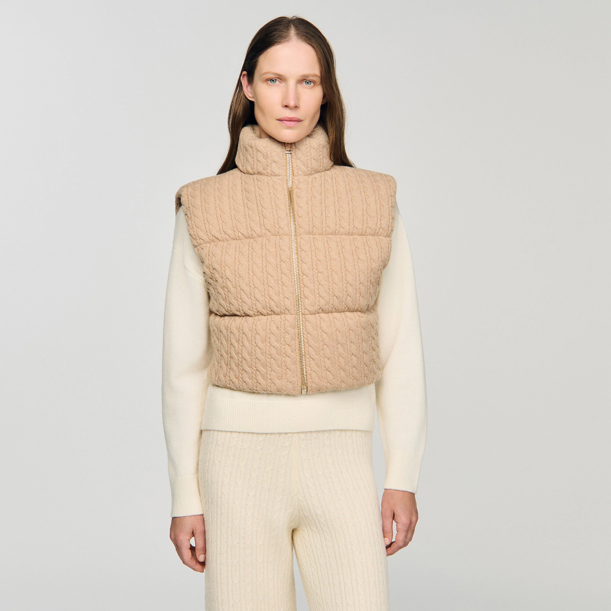 Kurze ärmellose Daunenjacke aus Wolle