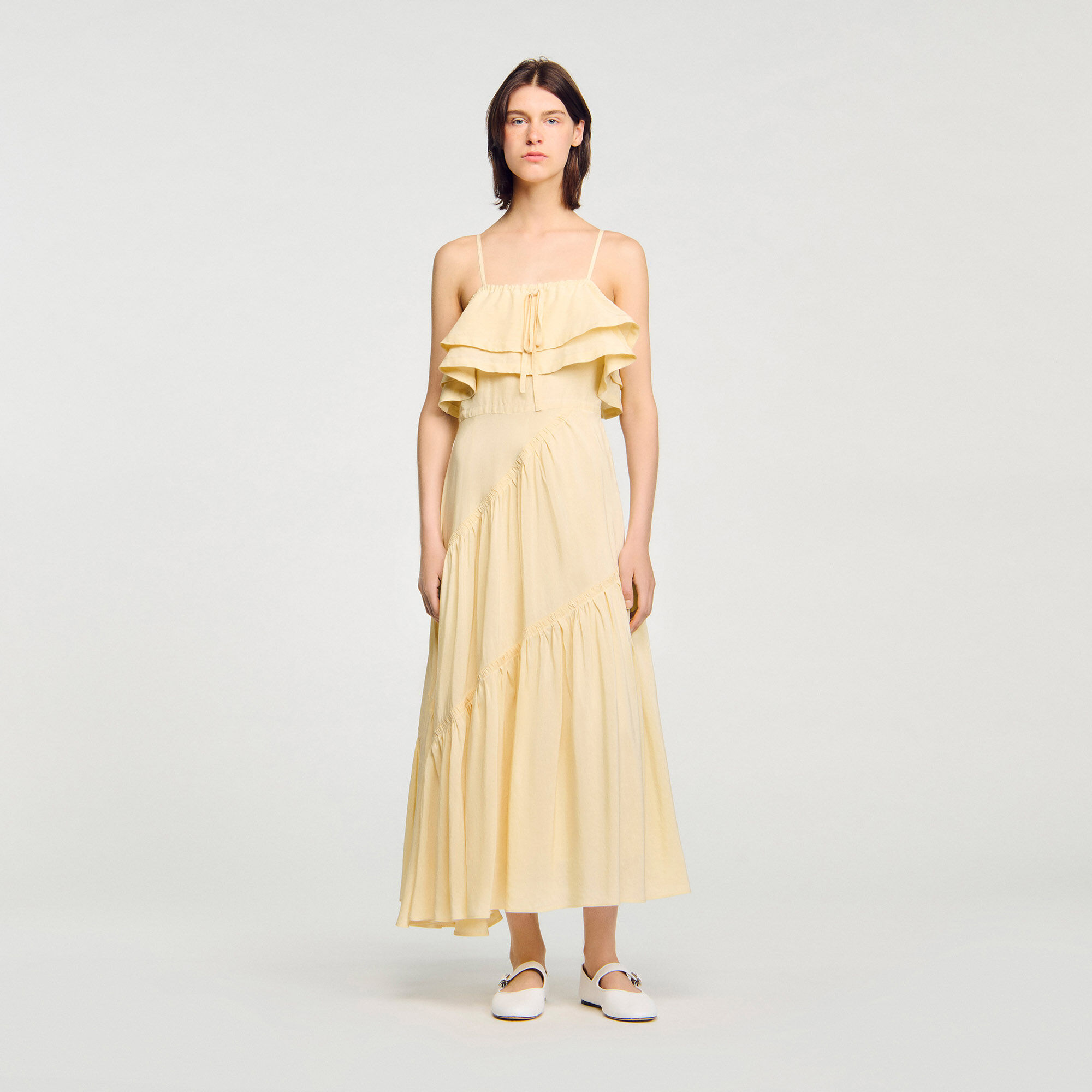 Langes Kleid mit Volants