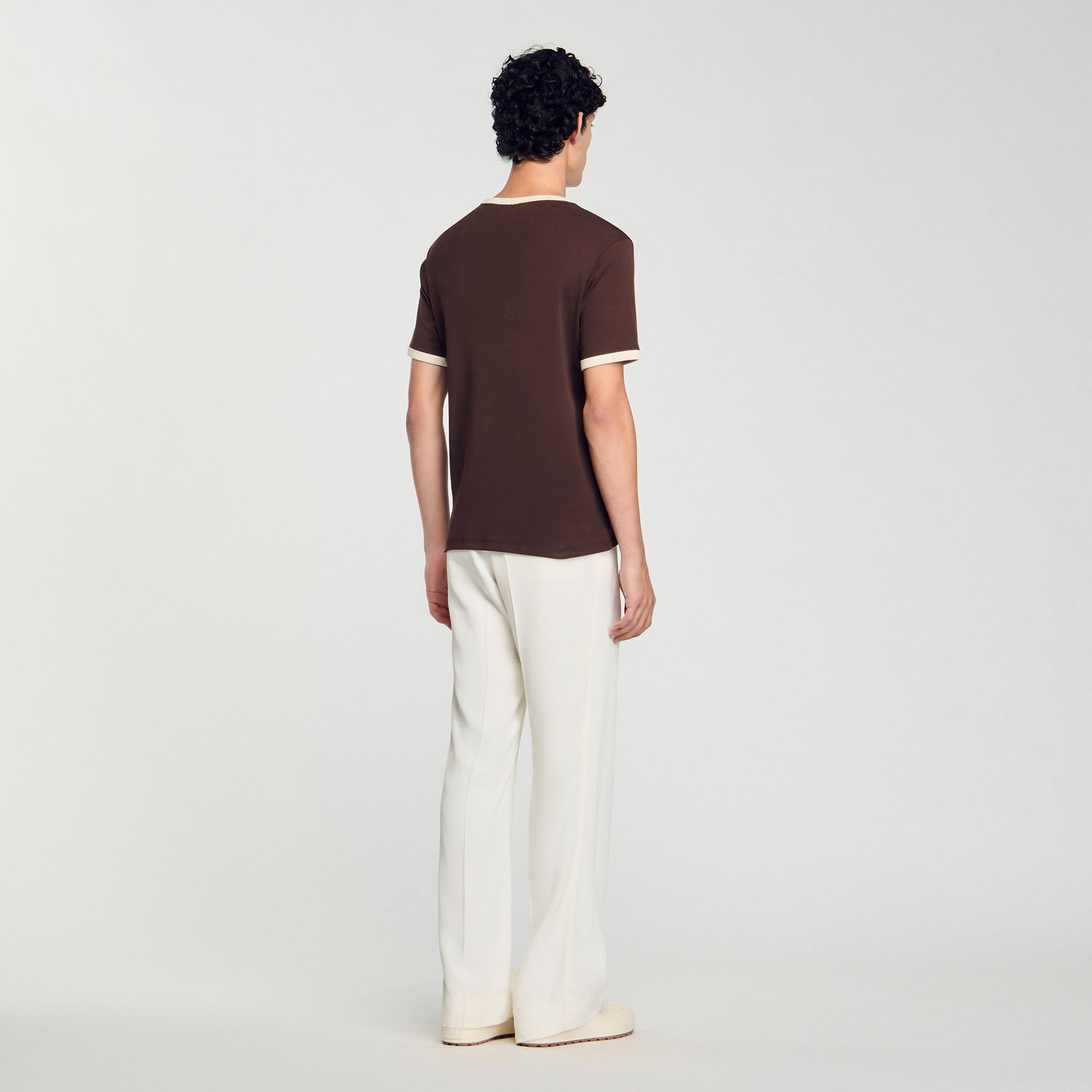Zweifarbiges T-Shirt mit Patch
