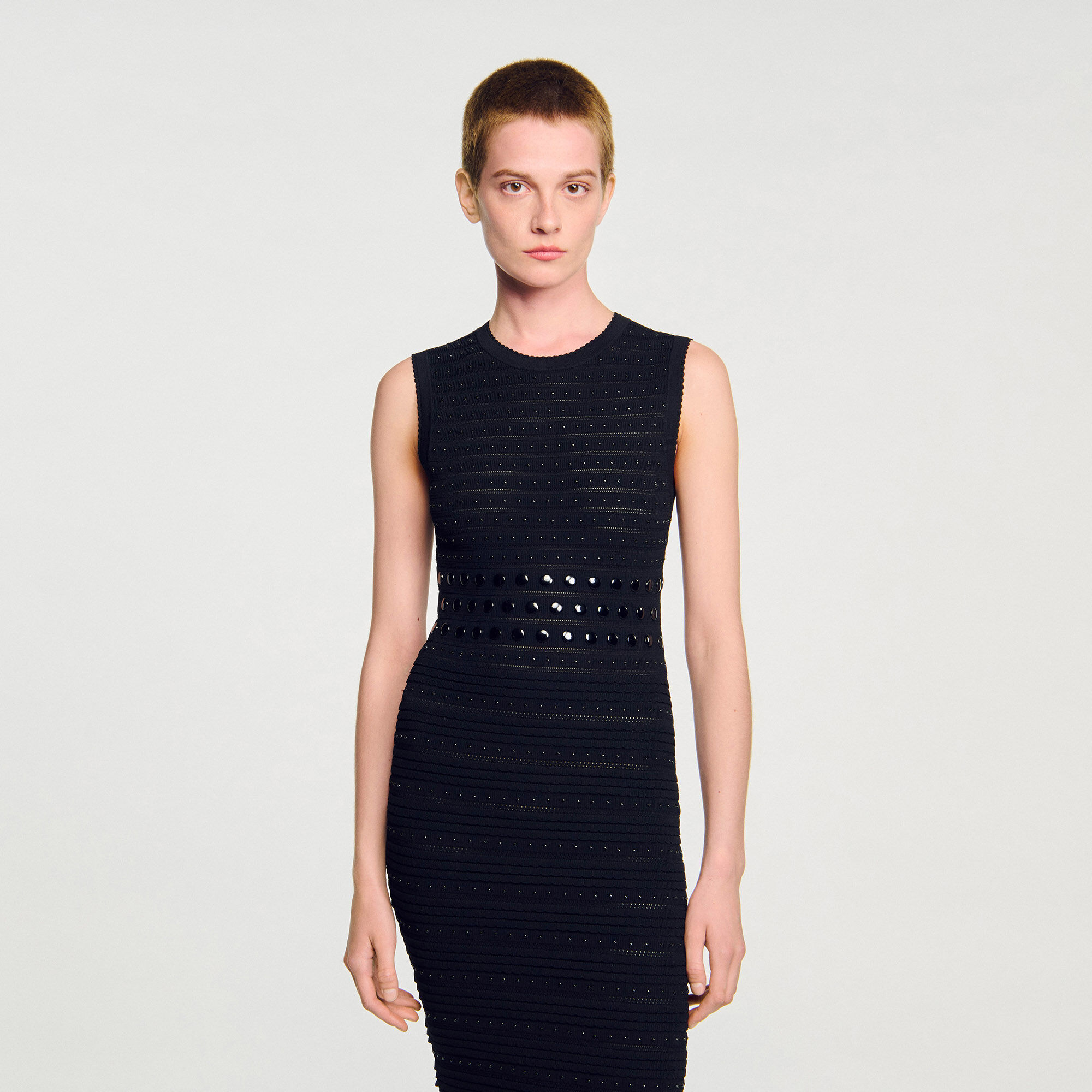 Langes Strickkleid mit Nieten