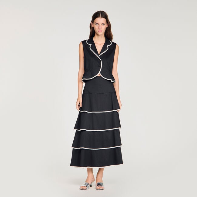 Top mit perlenbesetztem Kragen