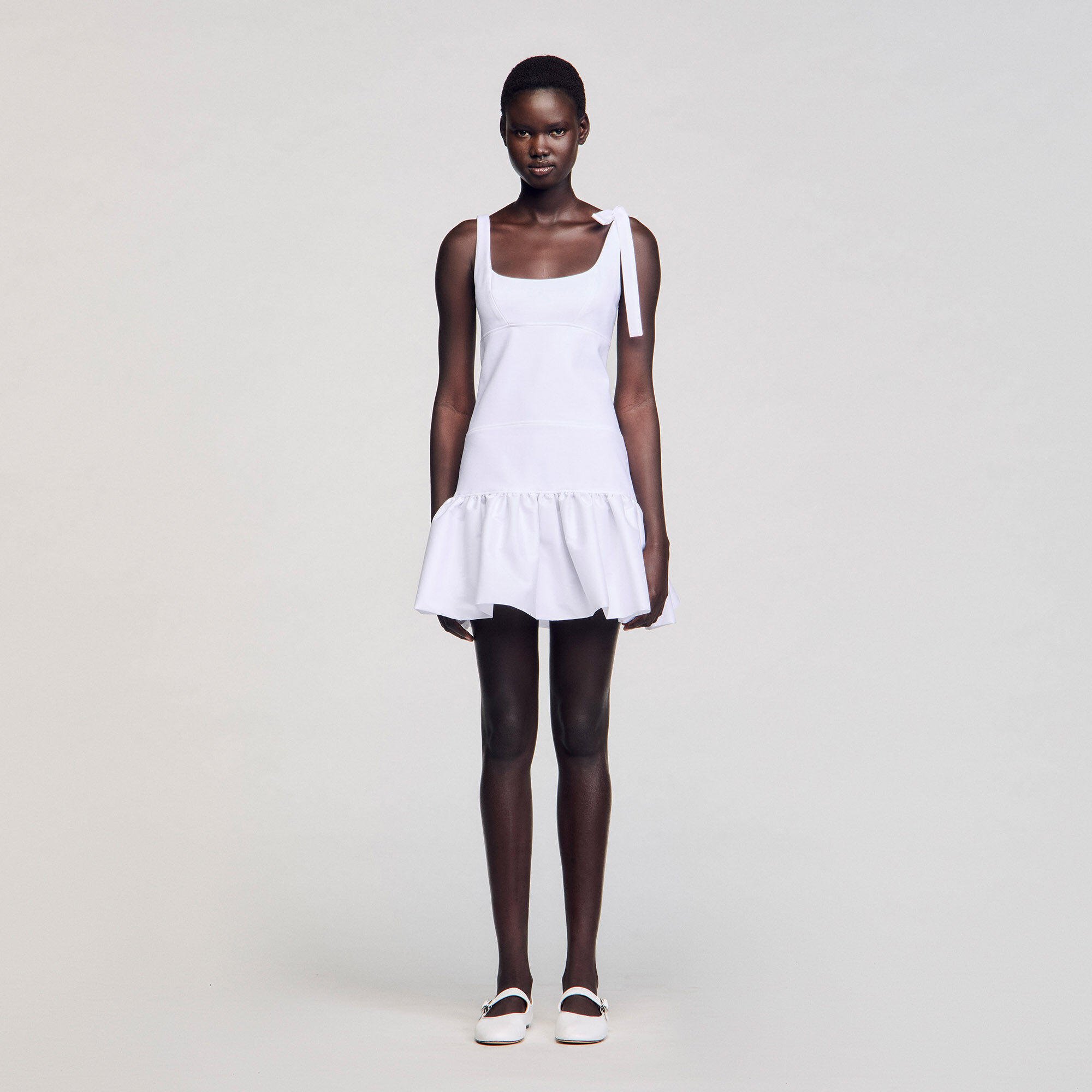 Kurzes Kleid aus Materialmix