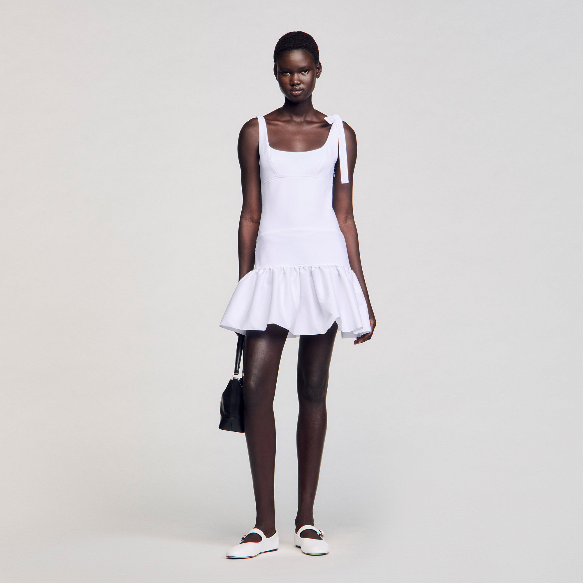 Kurzes Kleid aus Materialmix