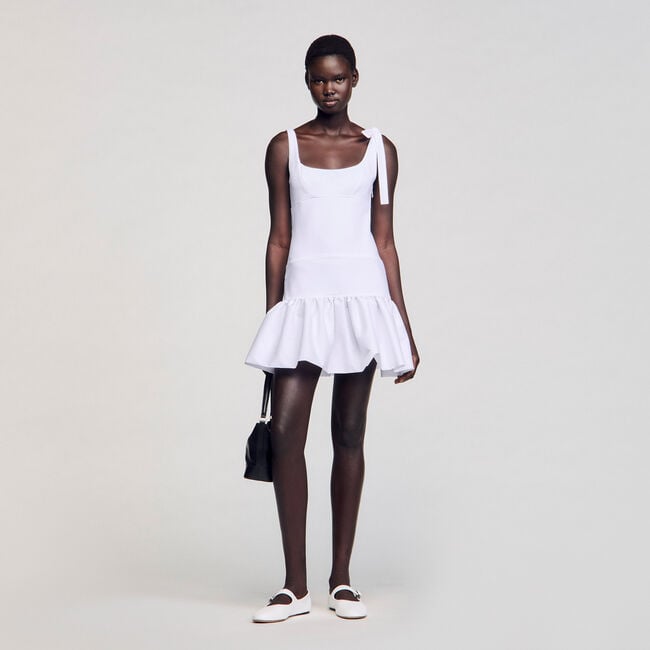 Kurzes Kleid aus Materialmix