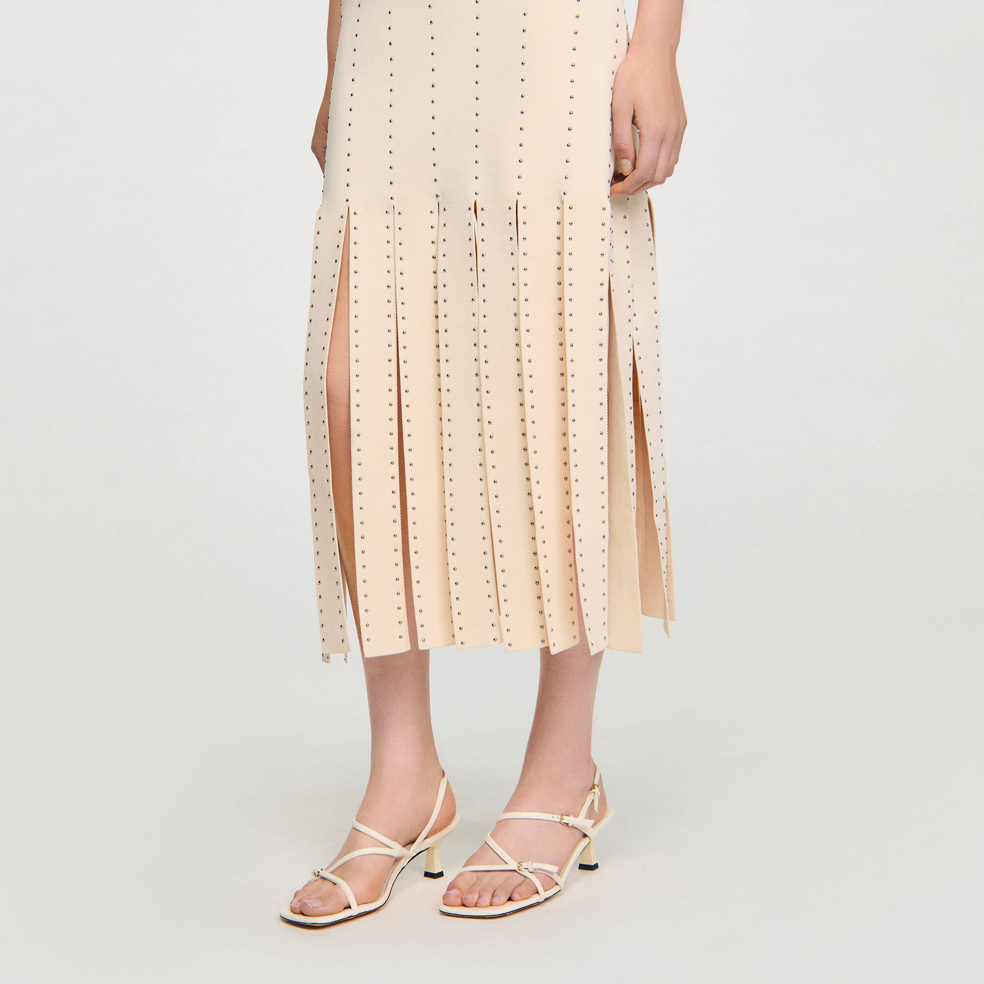 Langes Strickkleid mit Fransen