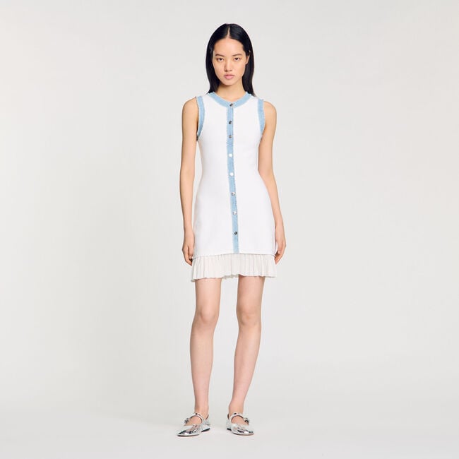 Kurzes Strickkleid mit Volant
