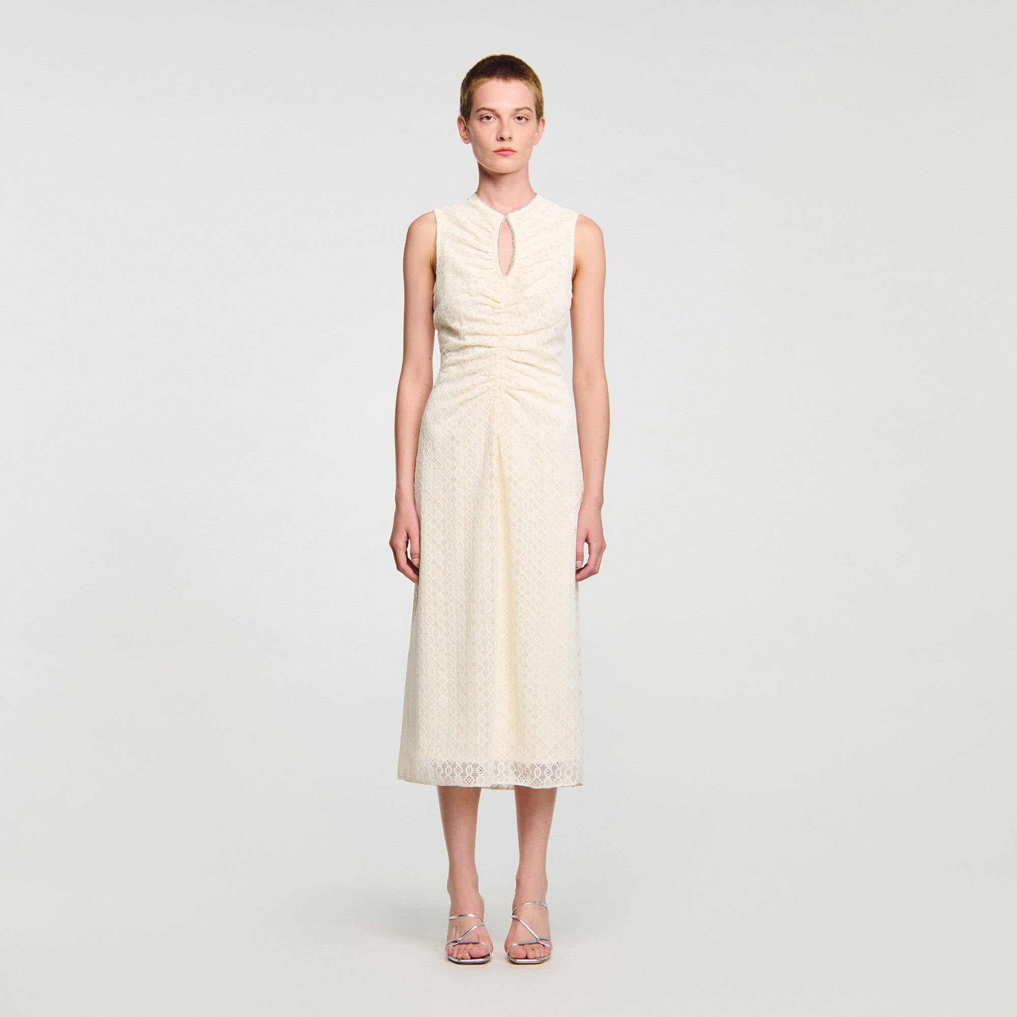 Langes Spitzenkleid