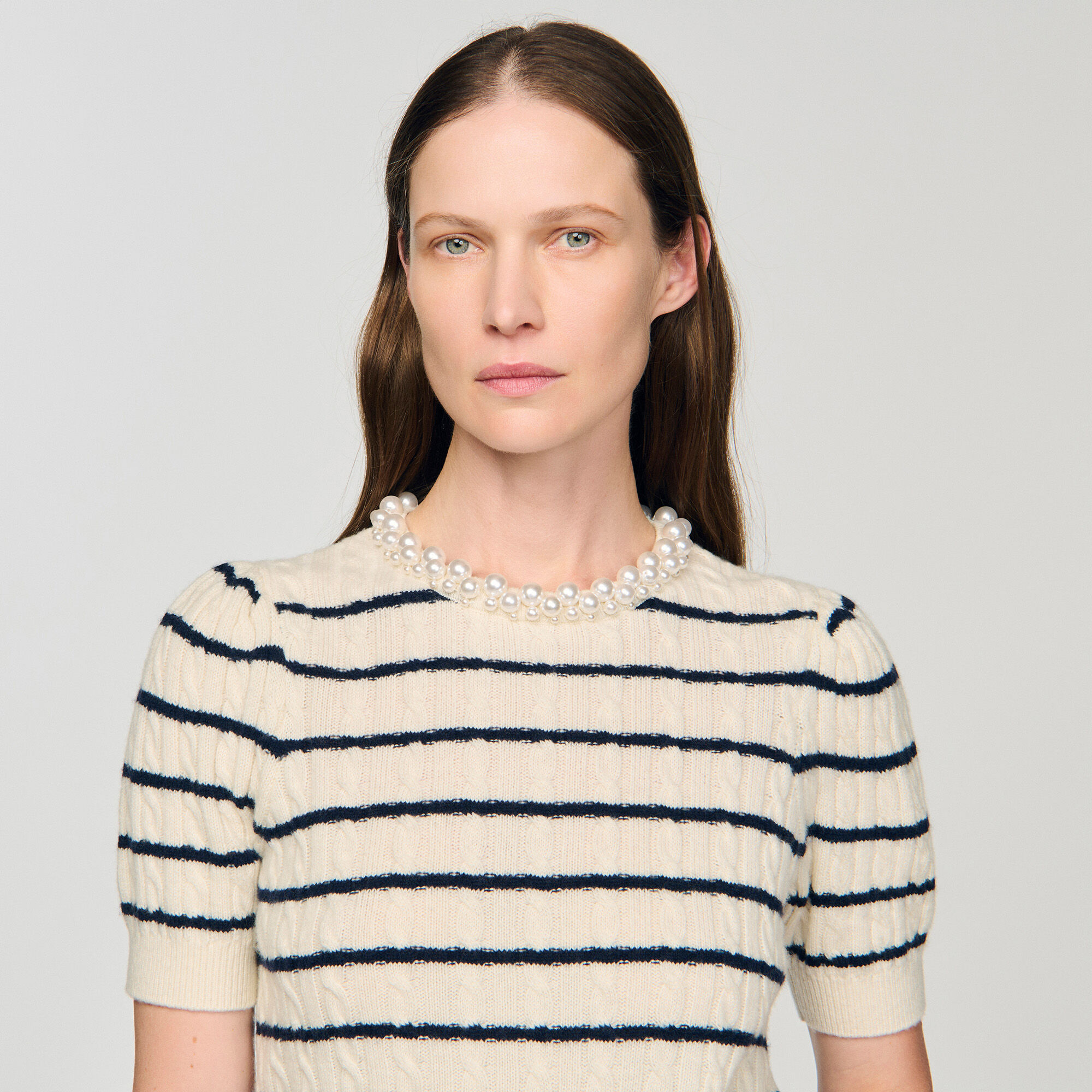 Pullover mit Streifen und Perlen