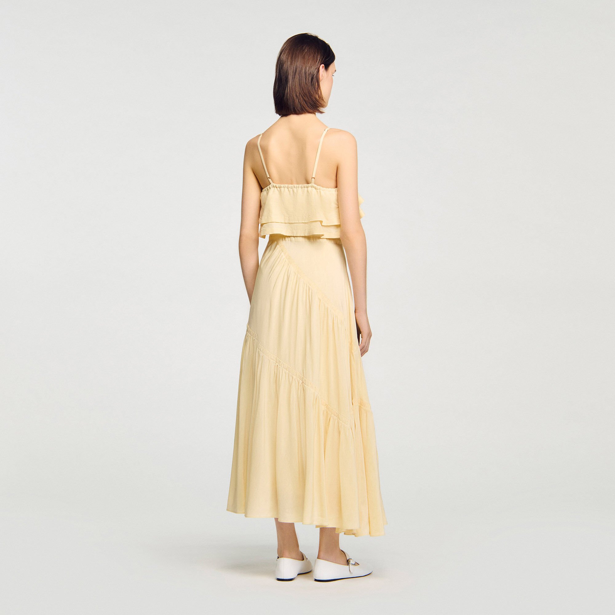 Langes Kleid mit Volants