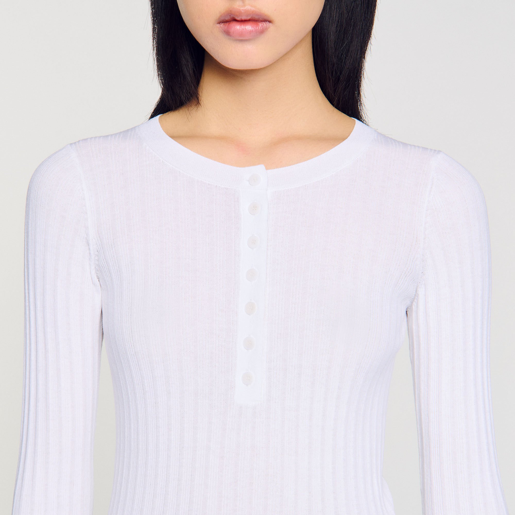 Rippstrickpullover mit T-Kragen