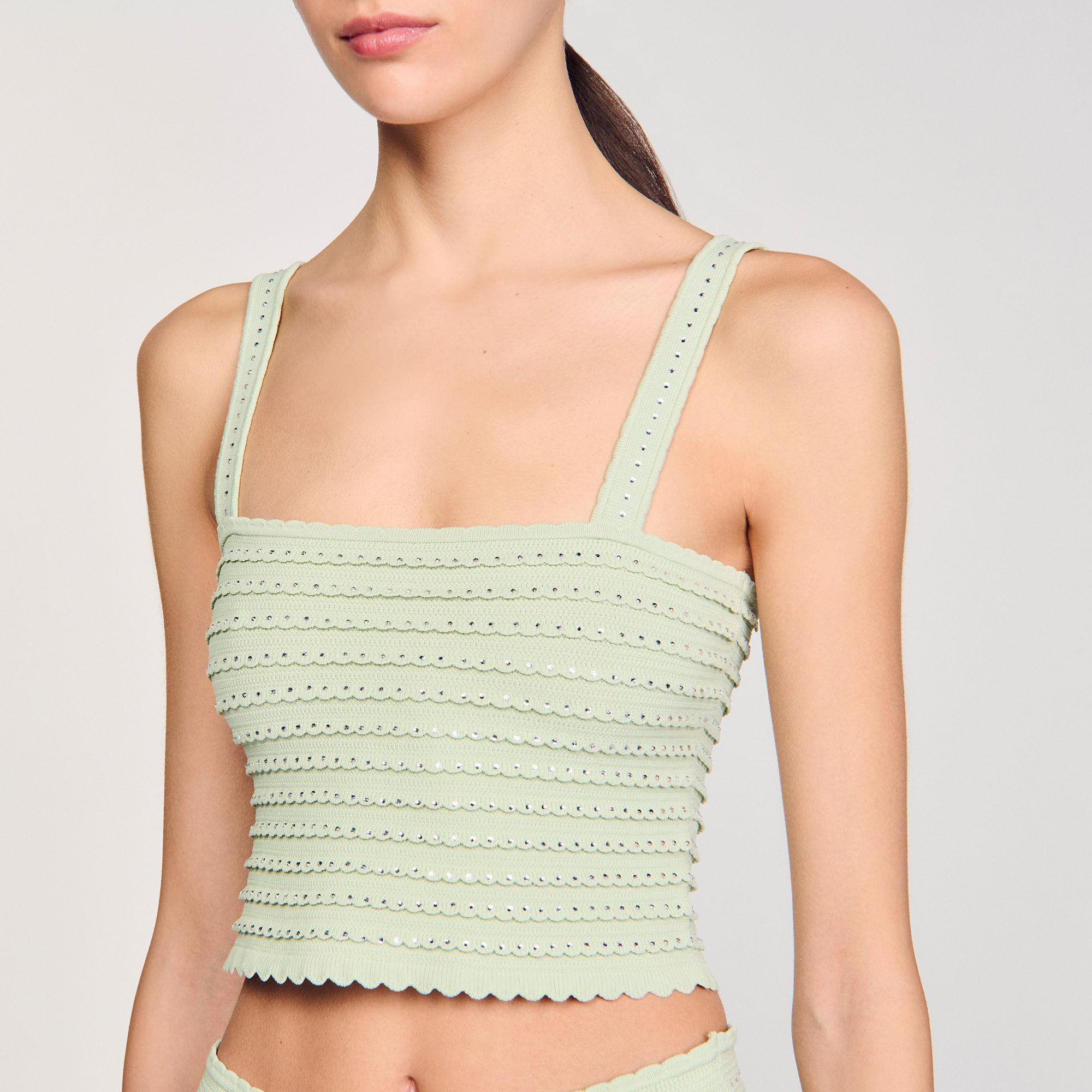 Kurzes Stricktop mit Strass