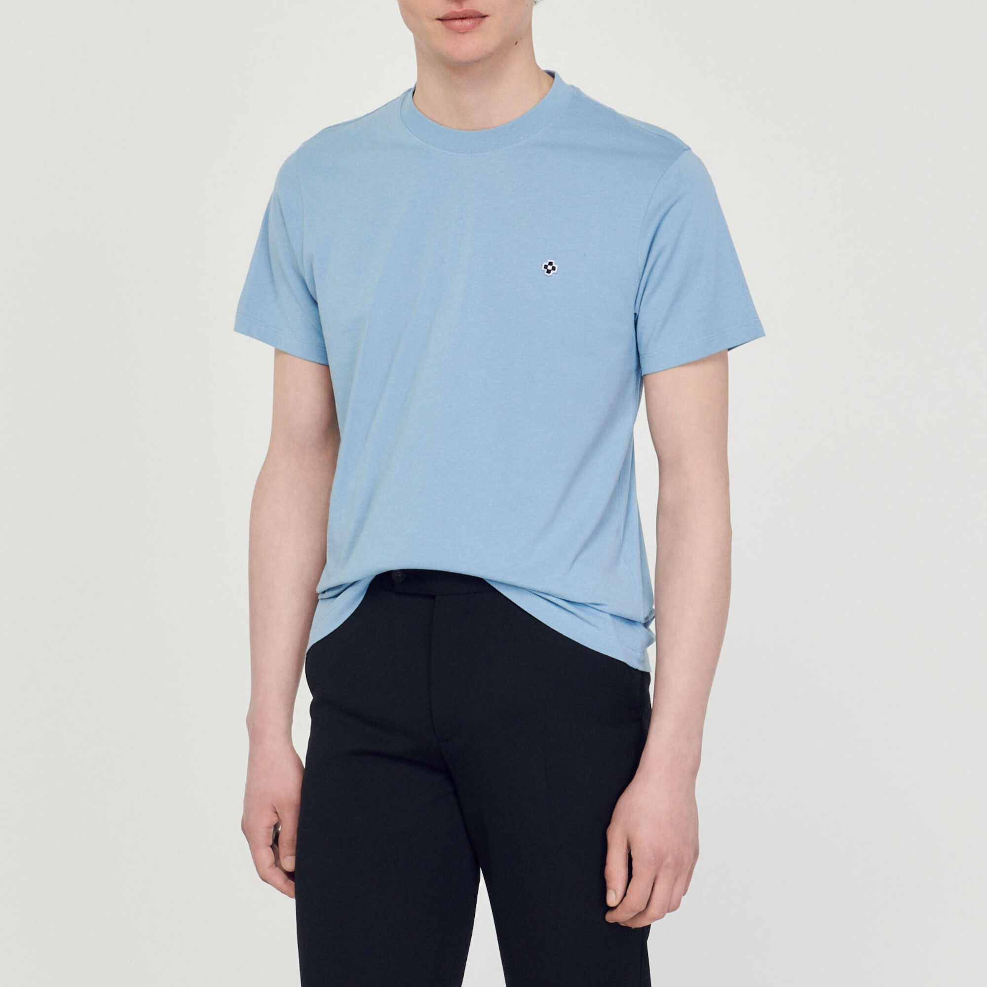 T-Shirt mit Square-Cross-Aufnäher