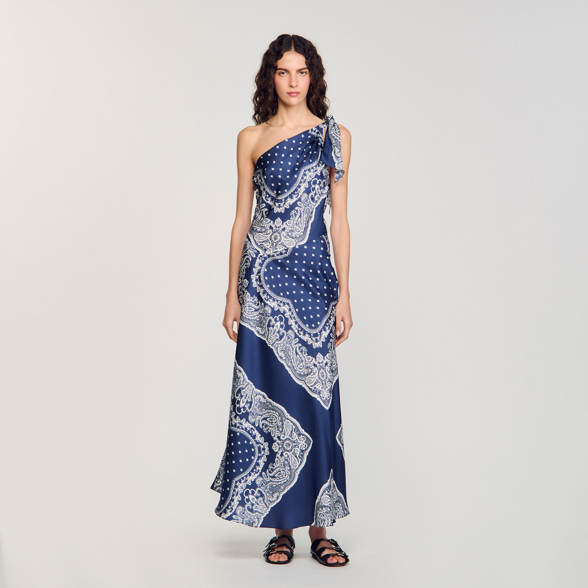 Langes Kleid mit Bandana-Muster