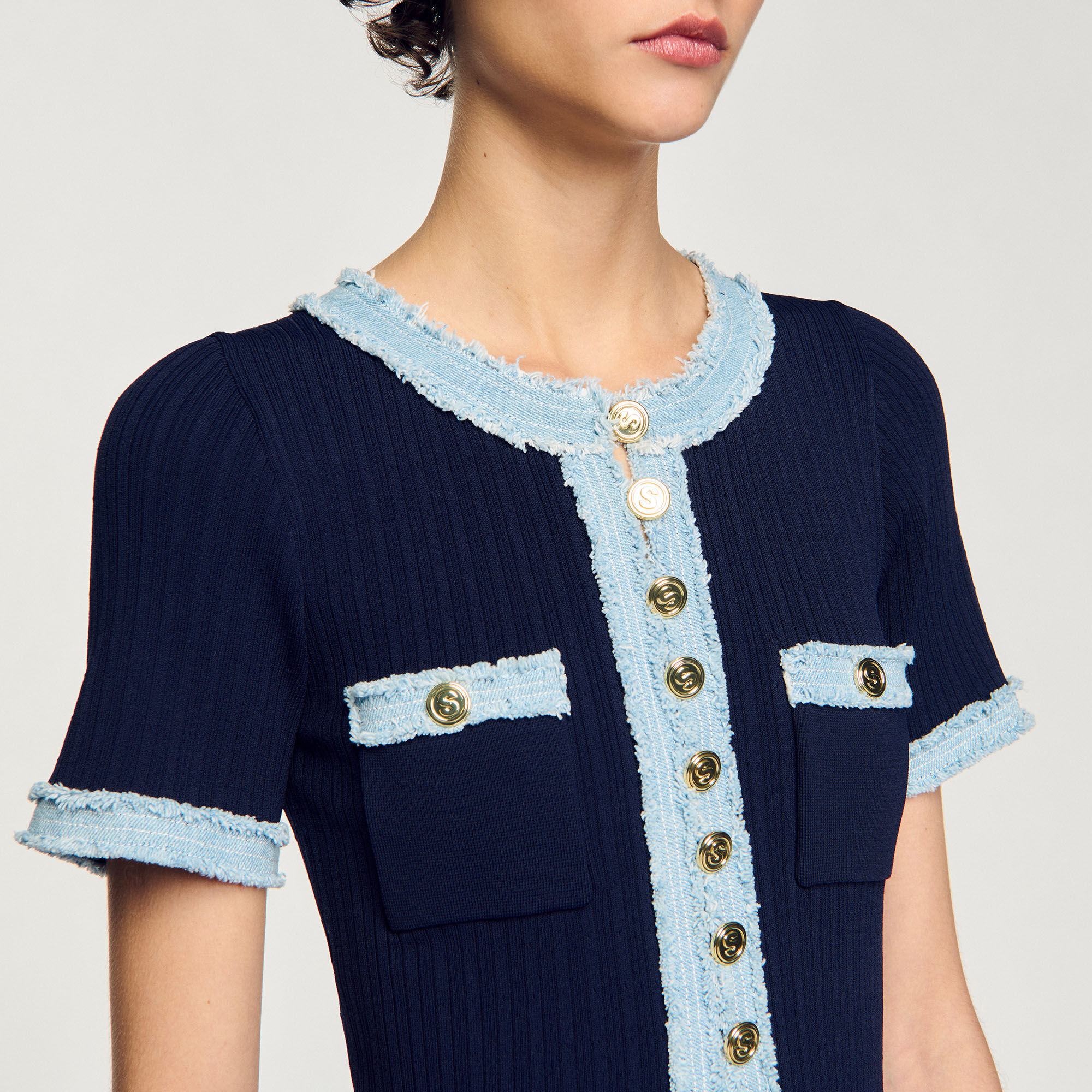 Midi-Kleid aus Strick und Denim