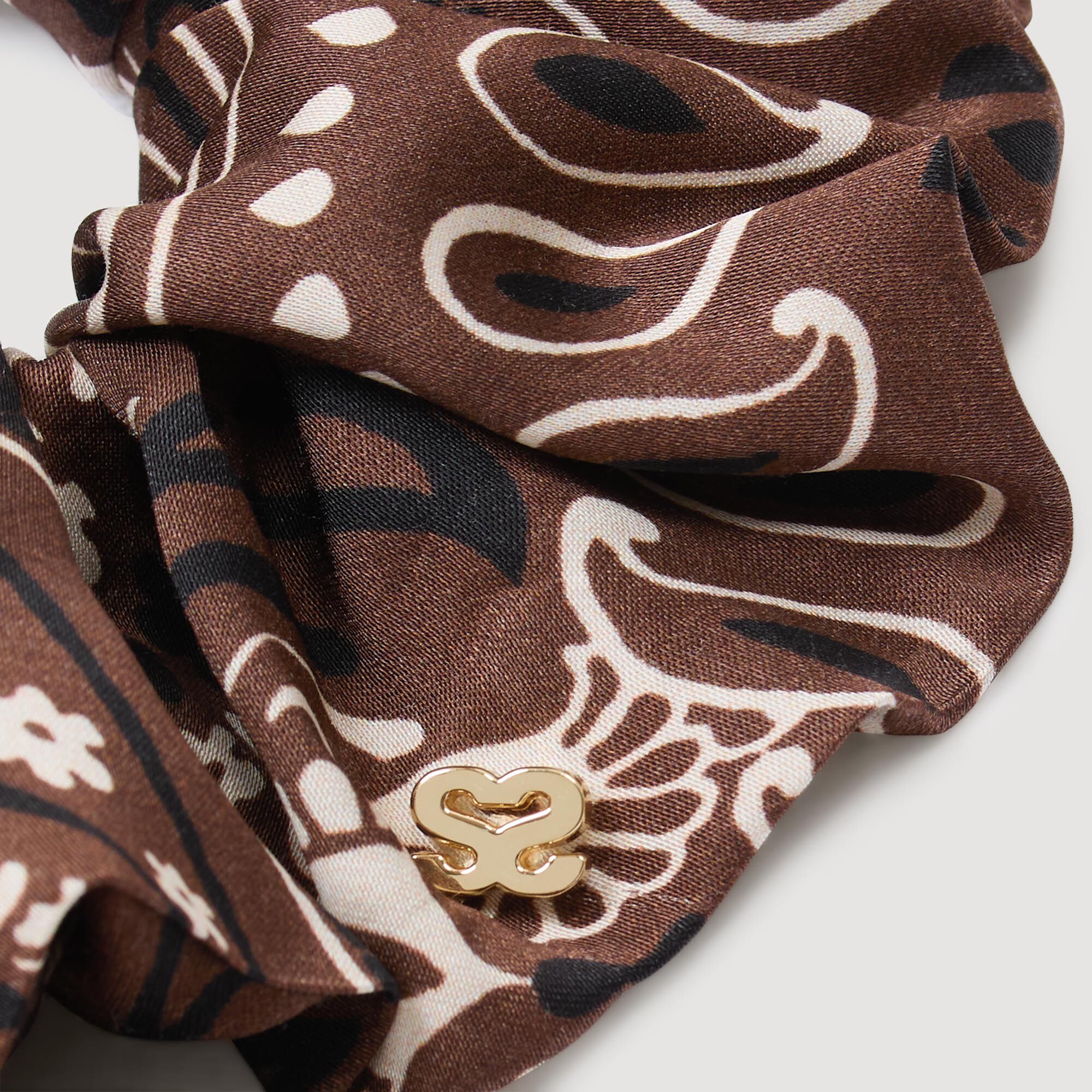 Haargummihalstuch mit Bandana-Print