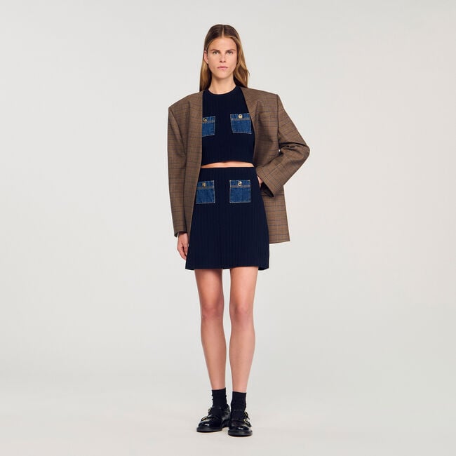 Kurzer Rock aus Strick und Denim