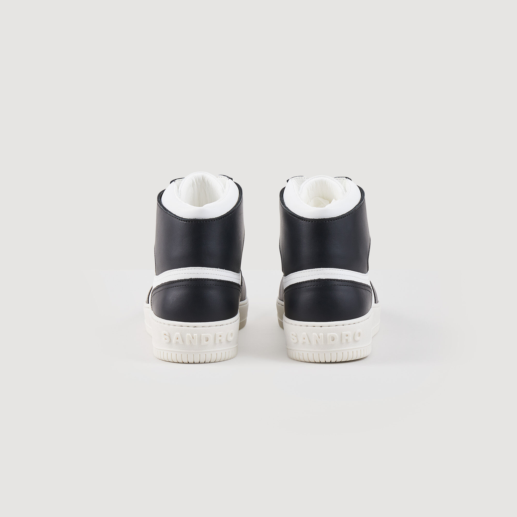 Hoher Sneaker aus Leder