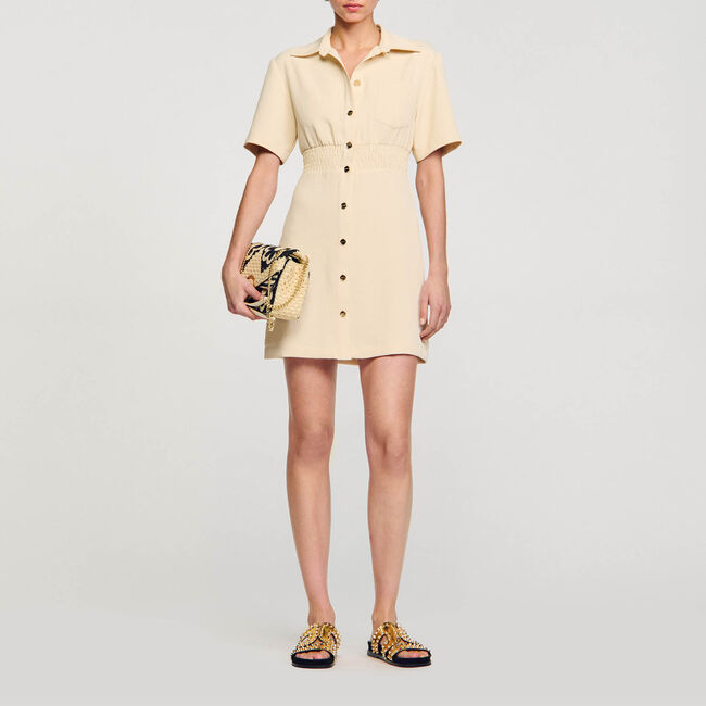 Kurzes geknöpftes Kleid