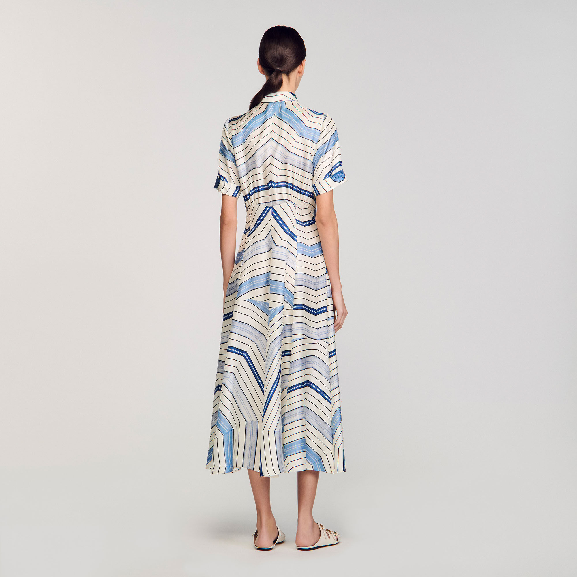 Midikleid aus Seide mit Spiralen