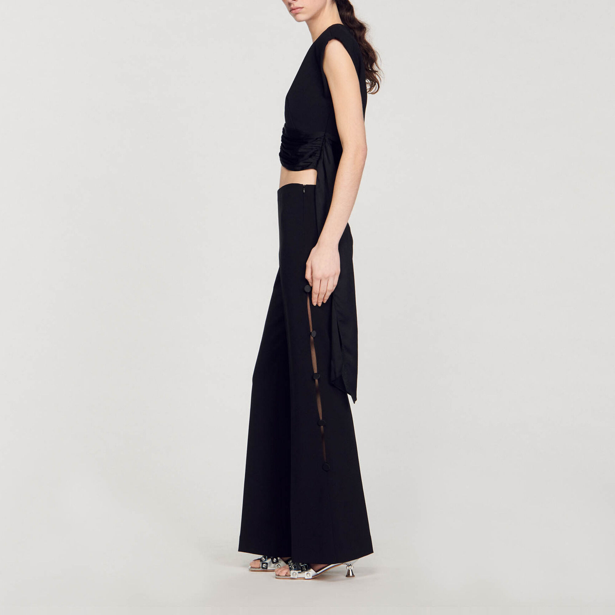 Ausgestellte Hose mit Seitenschlitzen