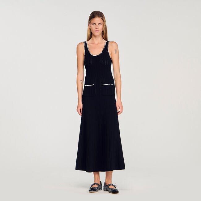 Langes Kleid mit Perlen