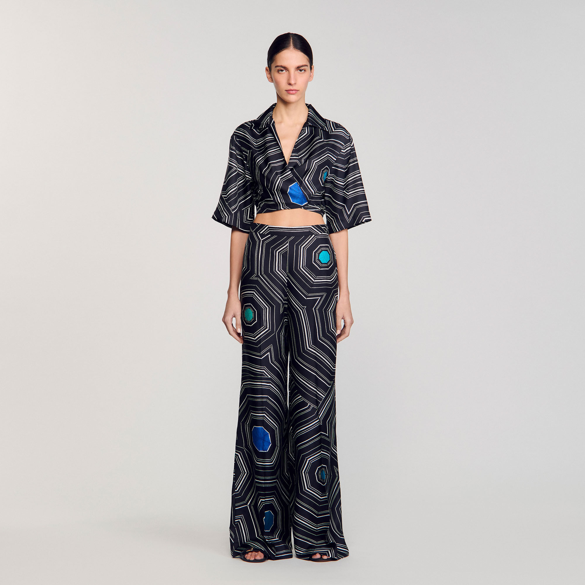 Seidenhose mit Spiralendruckmuster