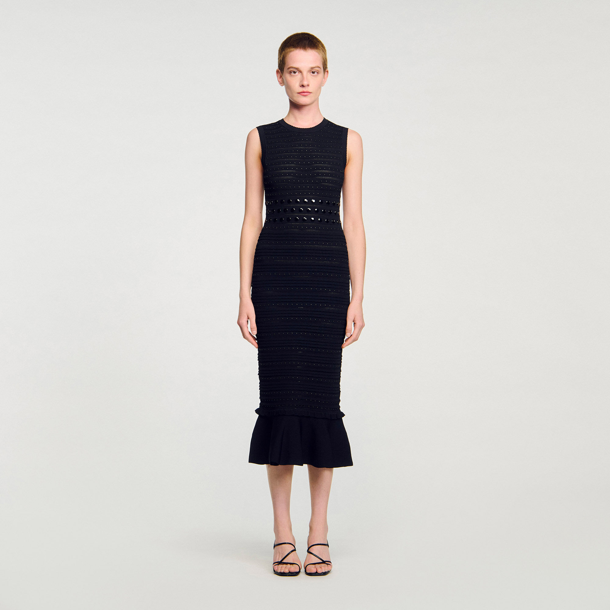 Langes Strickkleid mit Nieten
