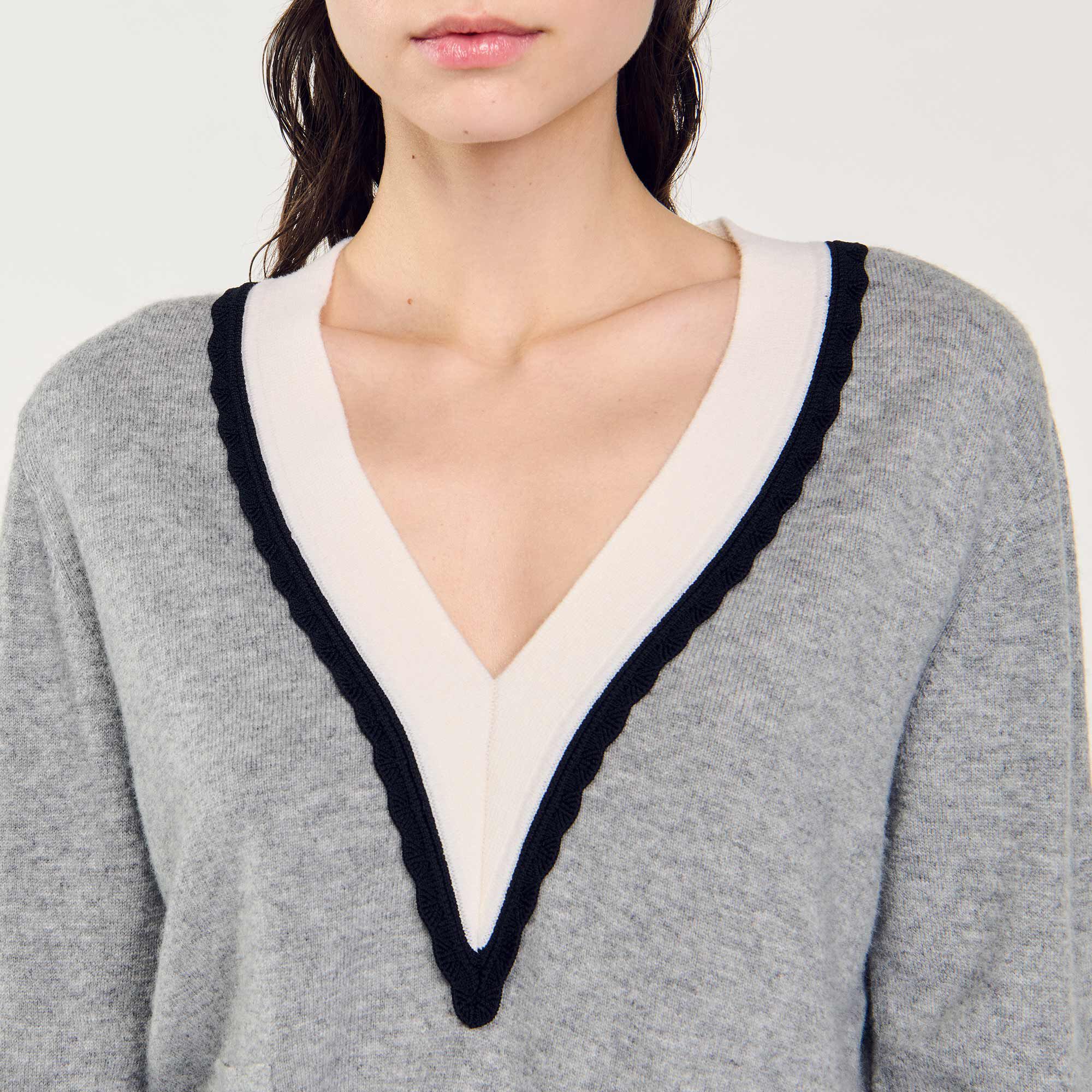 Pullover mit tiefem V-Ausschnitt