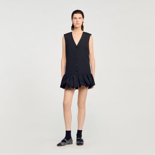 Kurzes Anzugkleid mit Volant