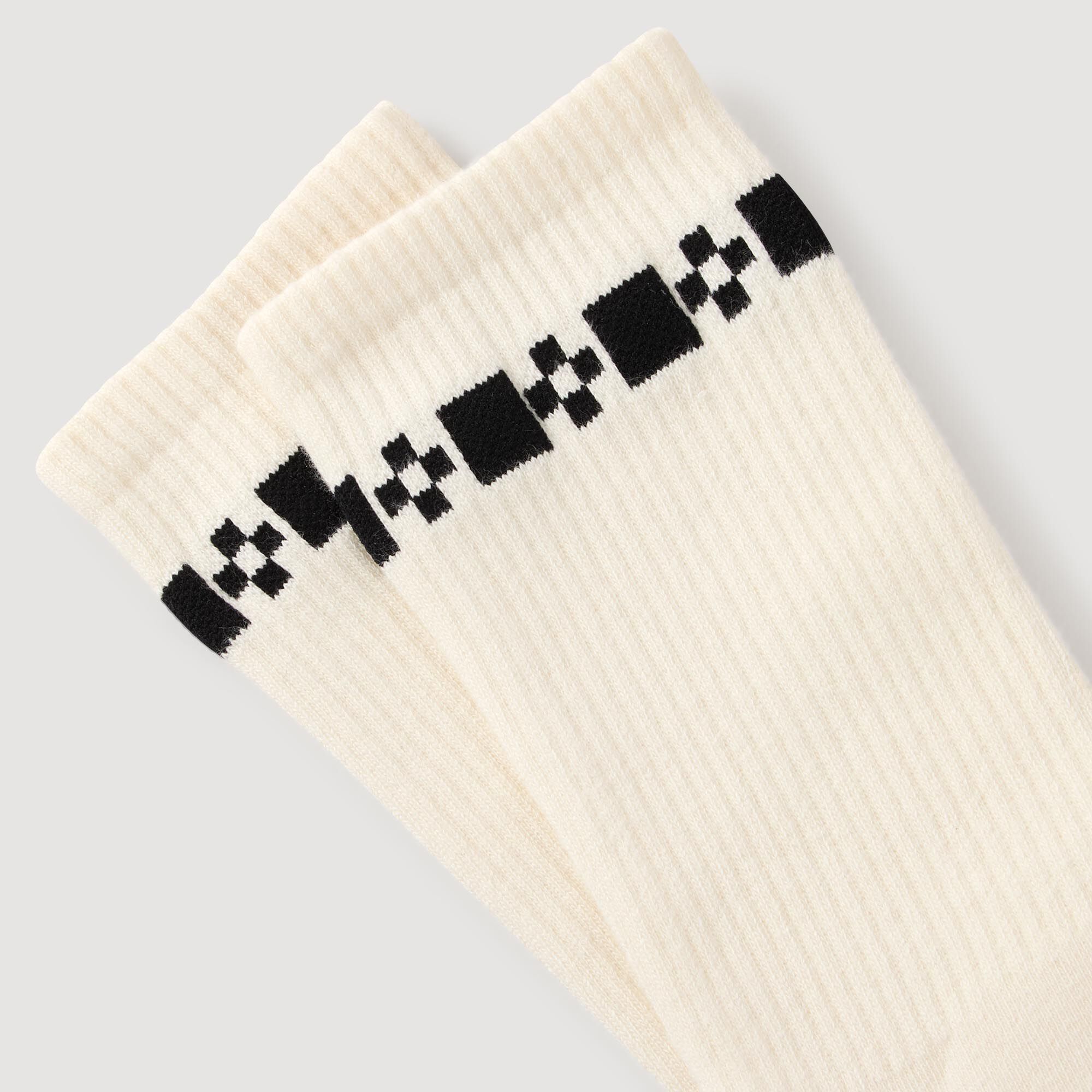 Socken mit Stickerei