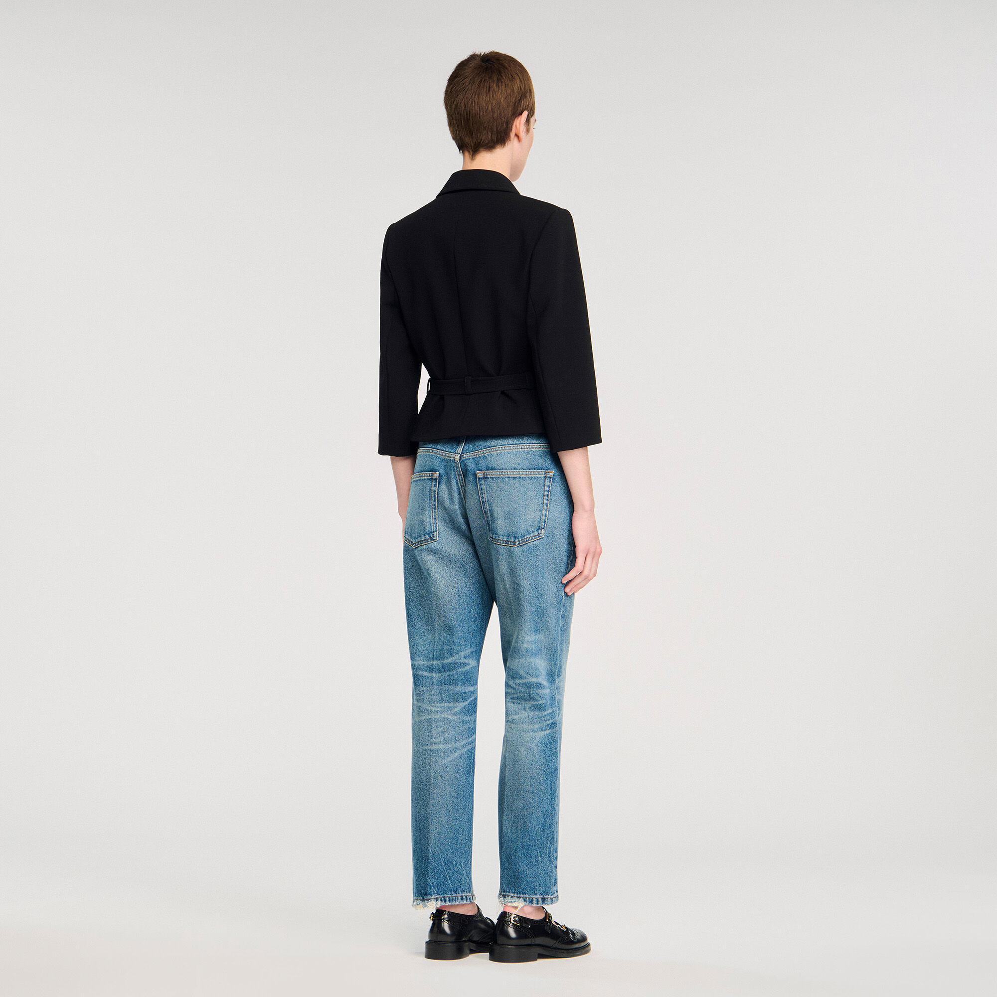 Kurzer taillierter Blazer