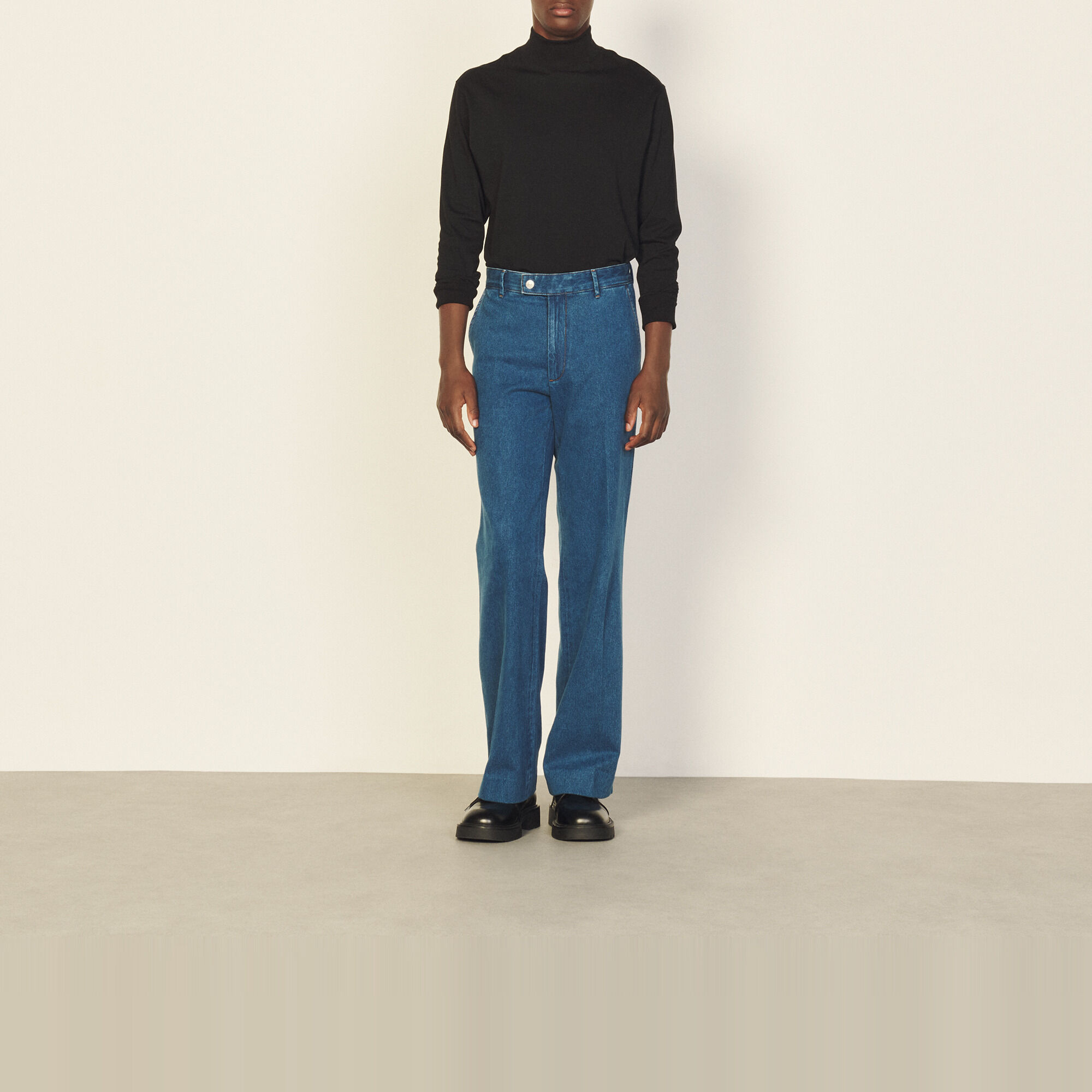 Leicht ausgestellte Jeans