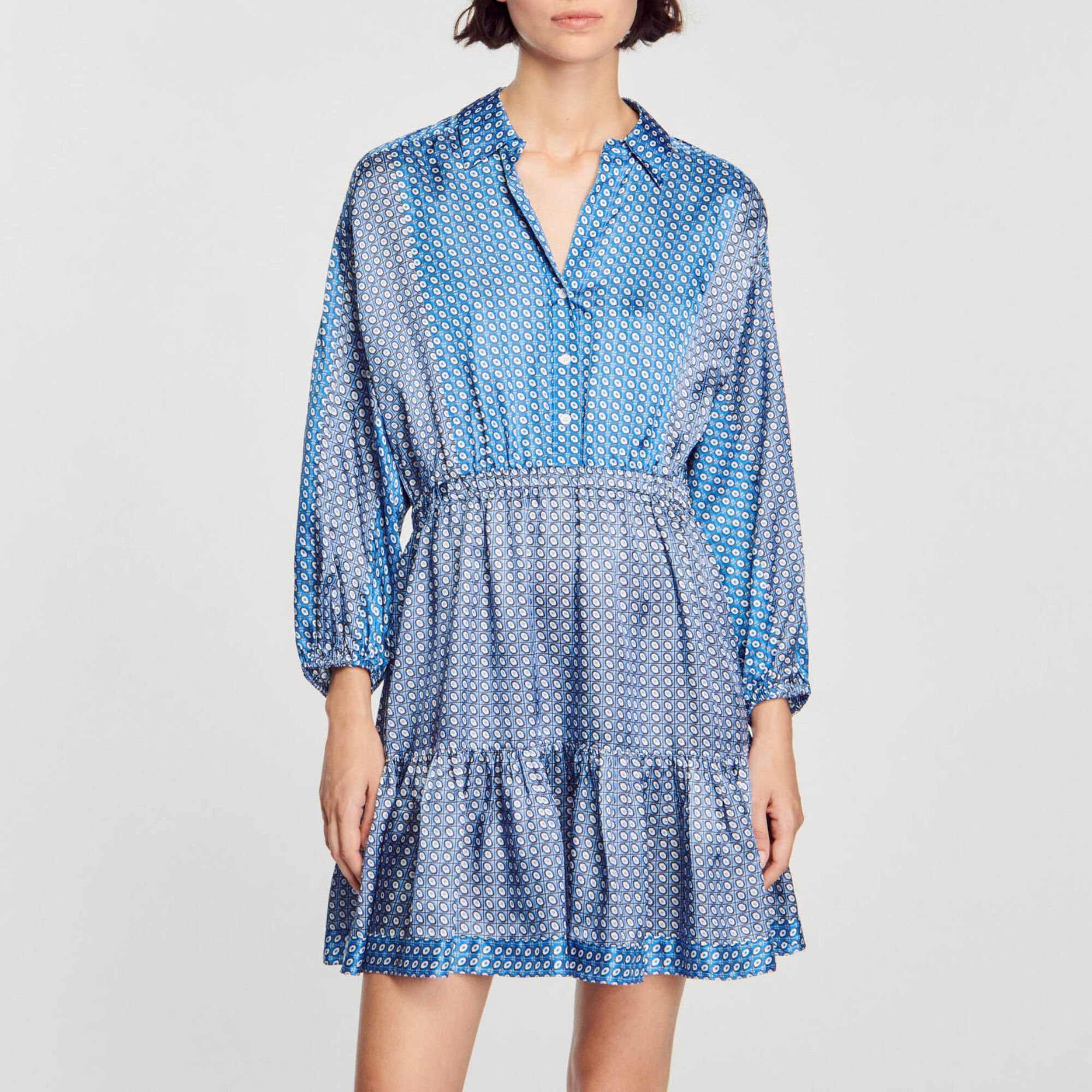 Kurzes Kleid mit Krawatten-Print