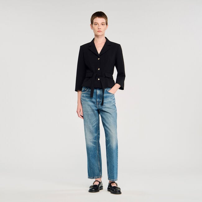 Kurzer taillierter Blazer