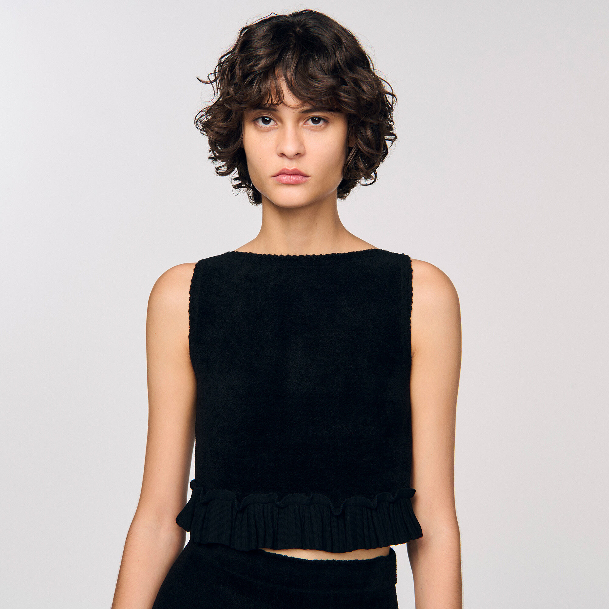 Kurzes Stricktop mit Volant