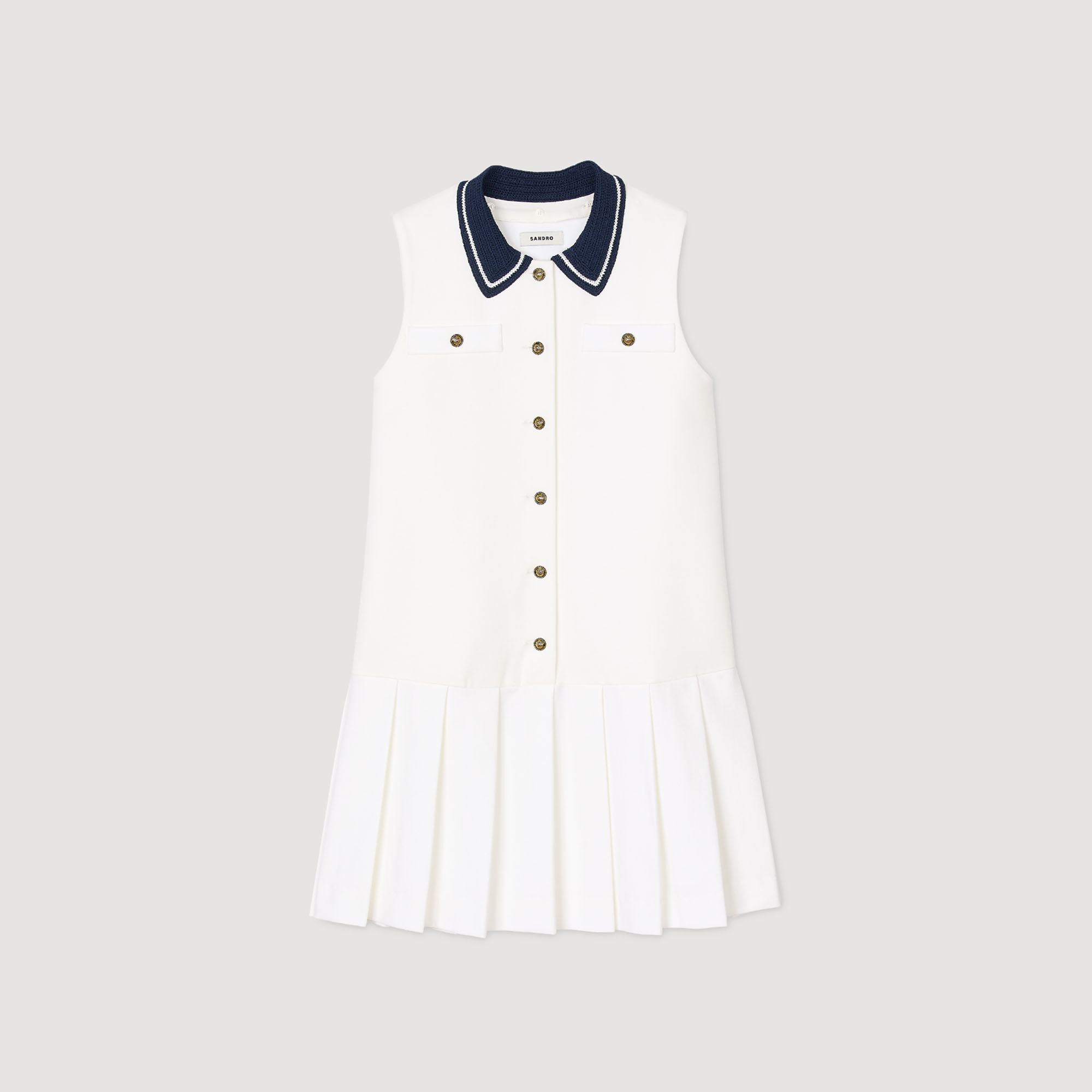 Kurzes Kleid mit Kontrastkragen