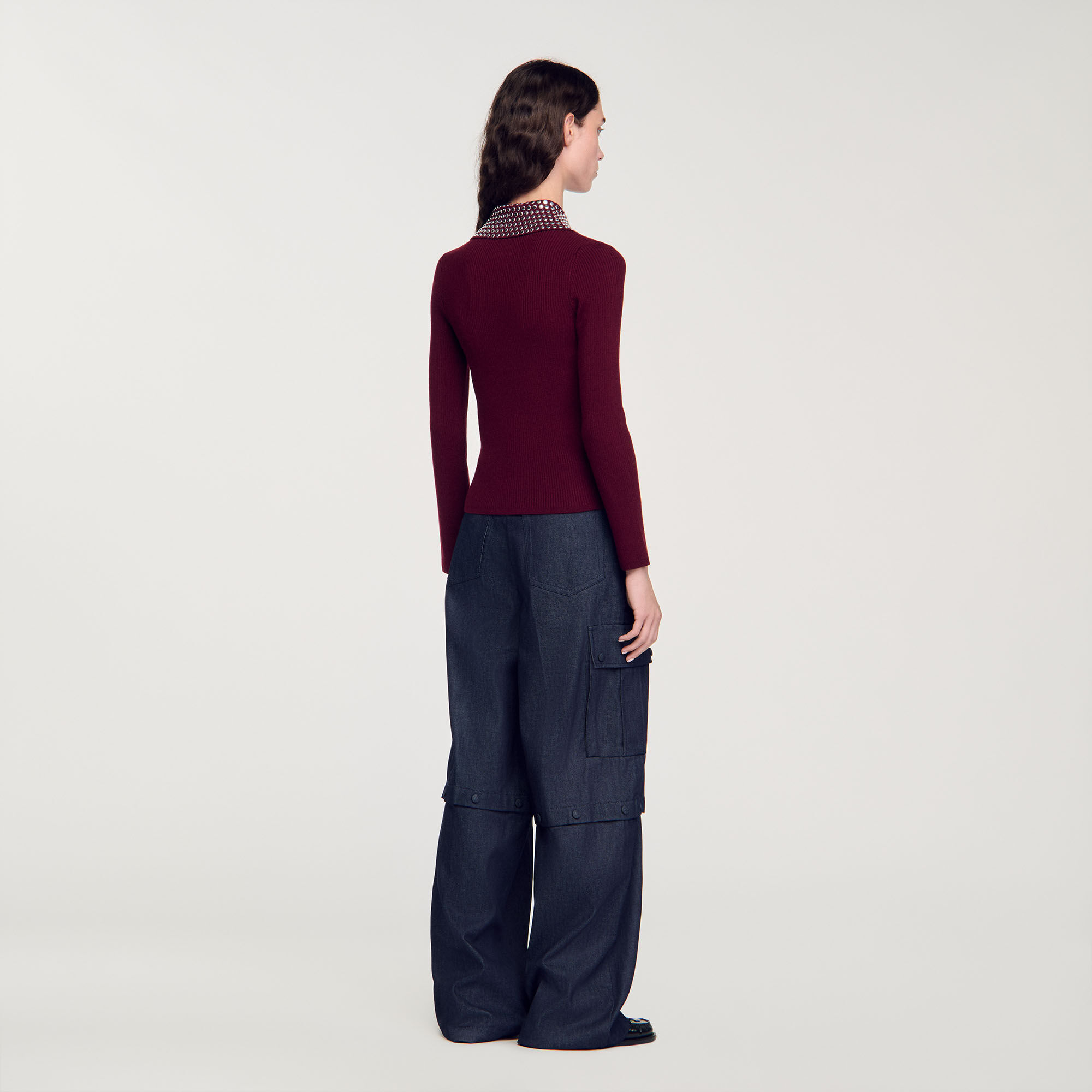 Pullover mit Kragen und Zierplättchen