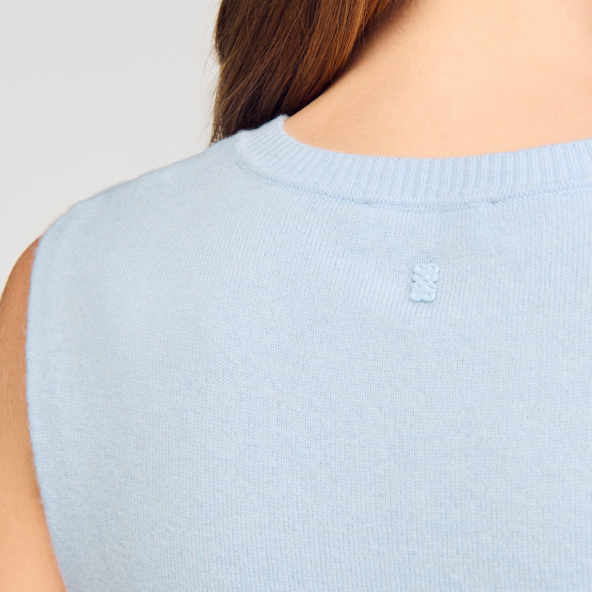 Kurzer Pullover mit Volant