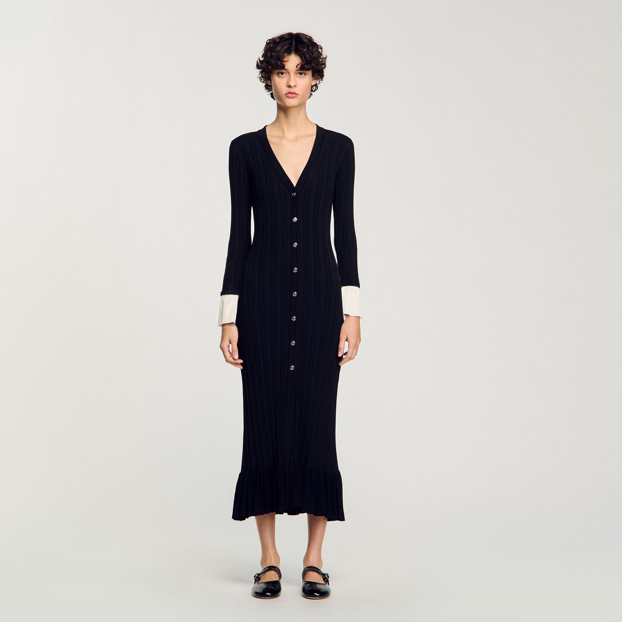 Langes zweifarbiges Strickkleid