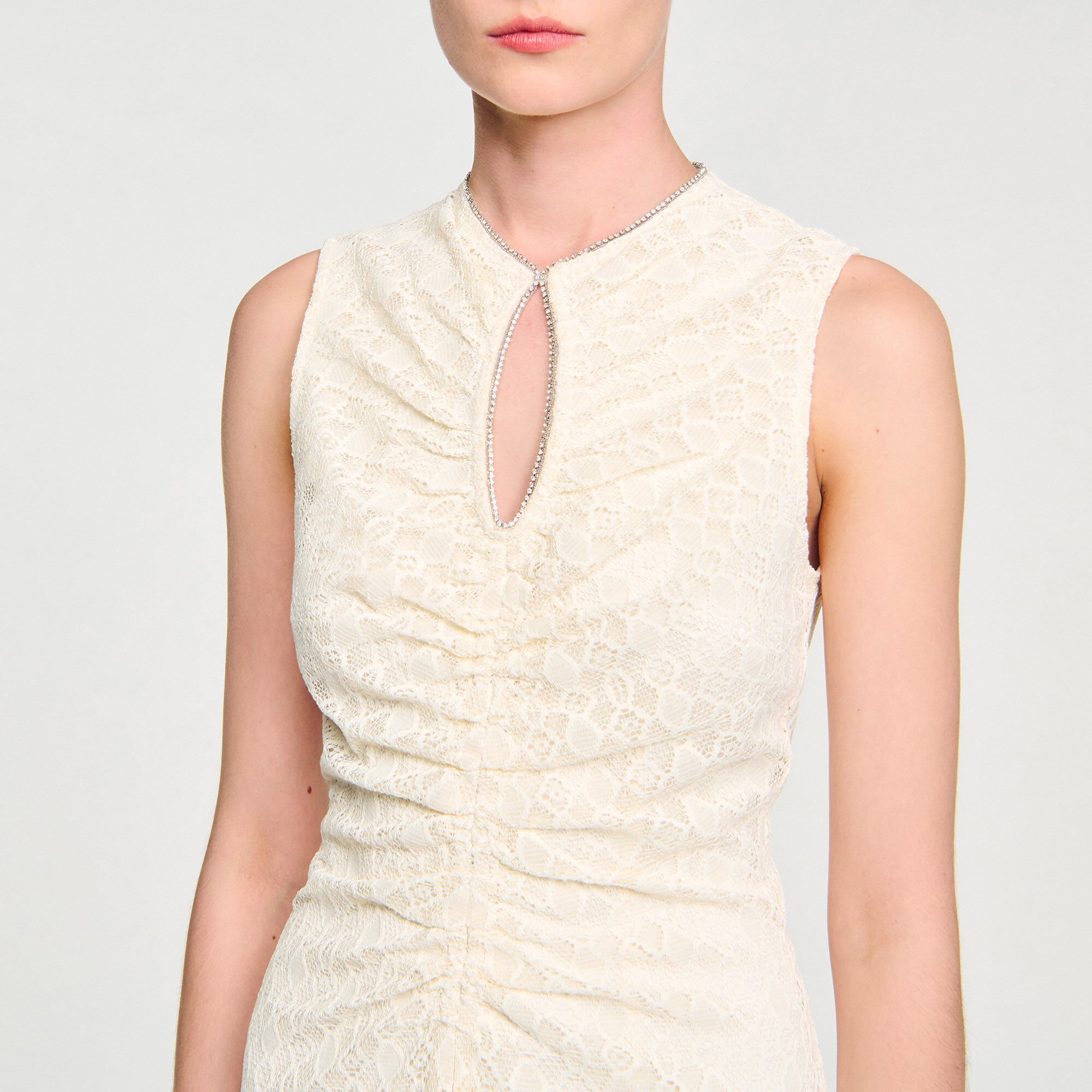 Langes Spitzenkleid