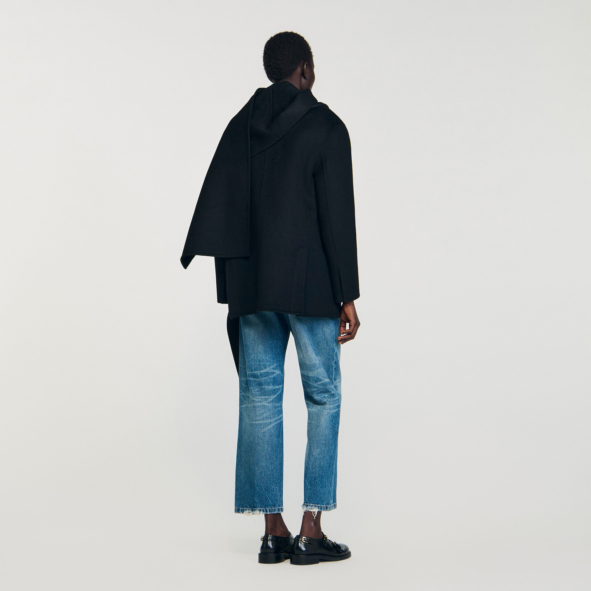 Kurzmantel mit integriertem Schal