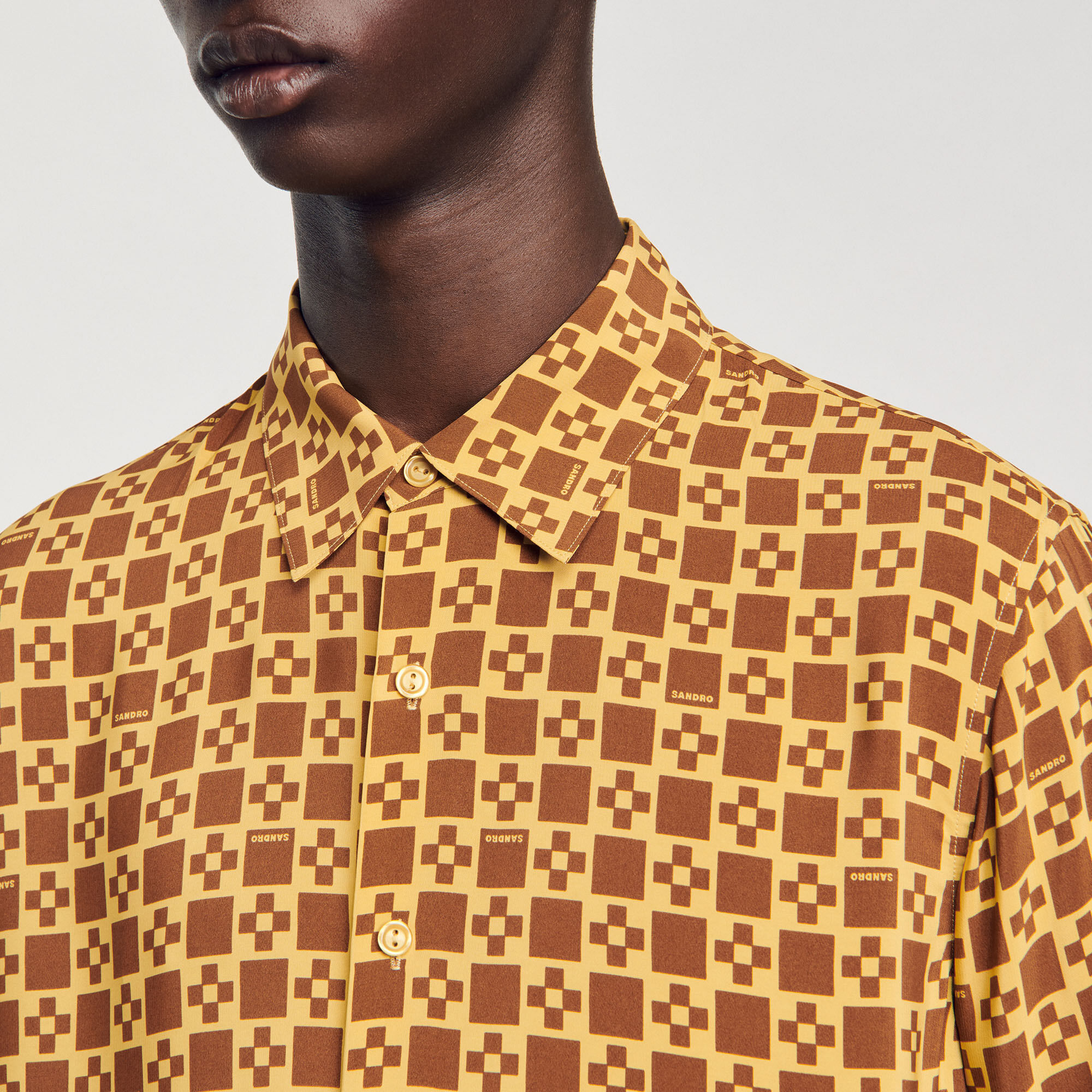 Flie&szlig;endes Hemd mit &bdquo;Square Cross&ldquo;-Print - Herren | Sandro