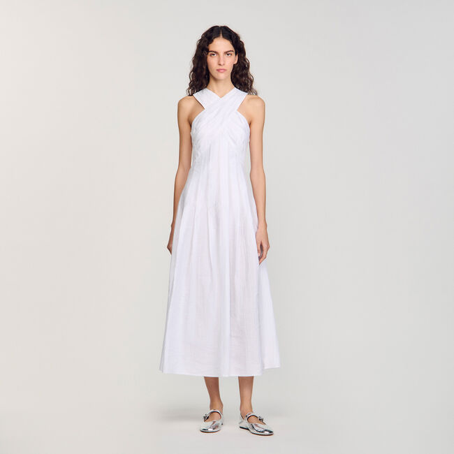 Langes und überkreuztes Kleid