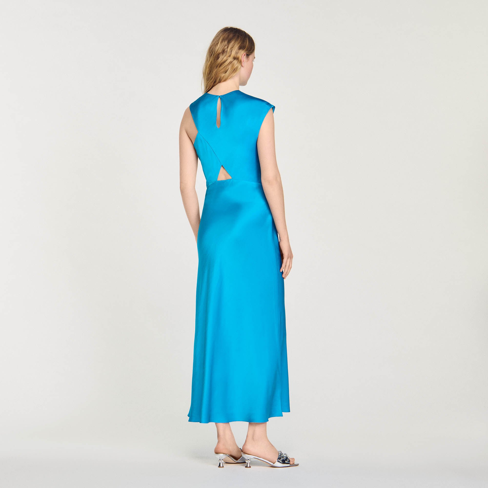 Langes drapiertes Kleid