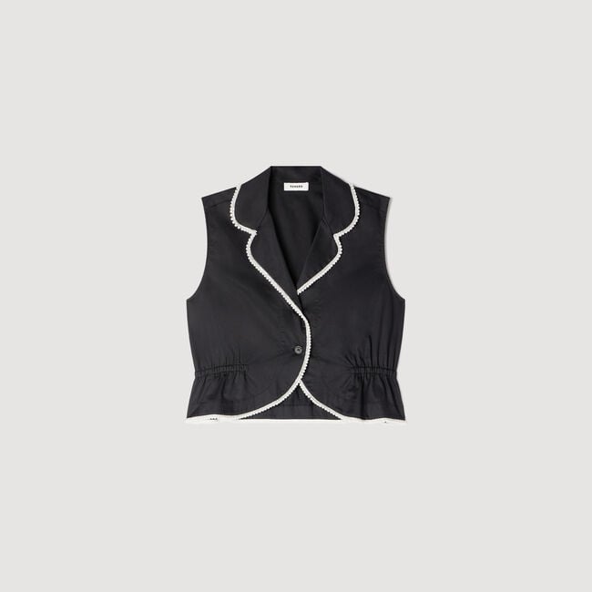 Top mit perlenbesetztem Kragen