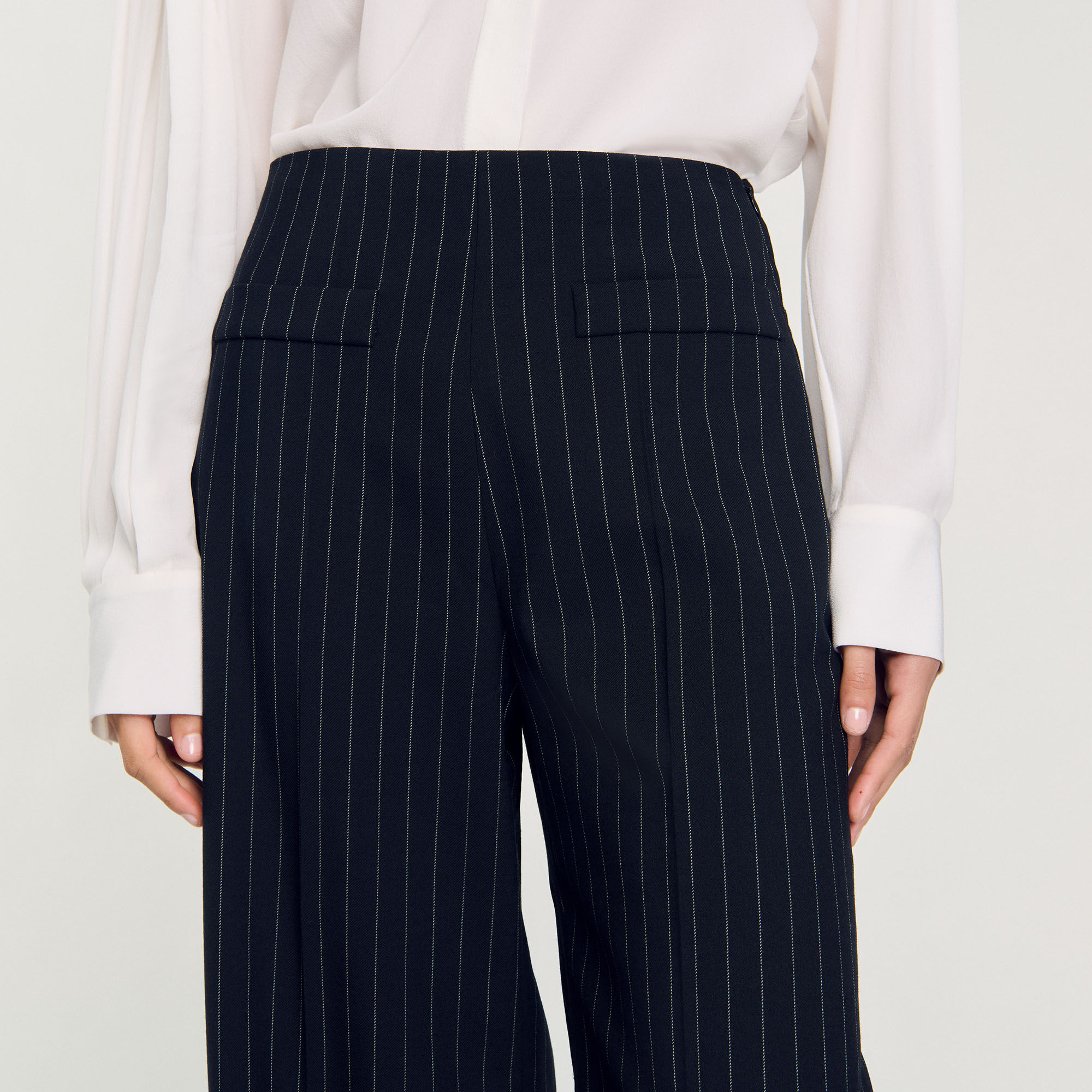 Gerade Hose mit feinen Streifen